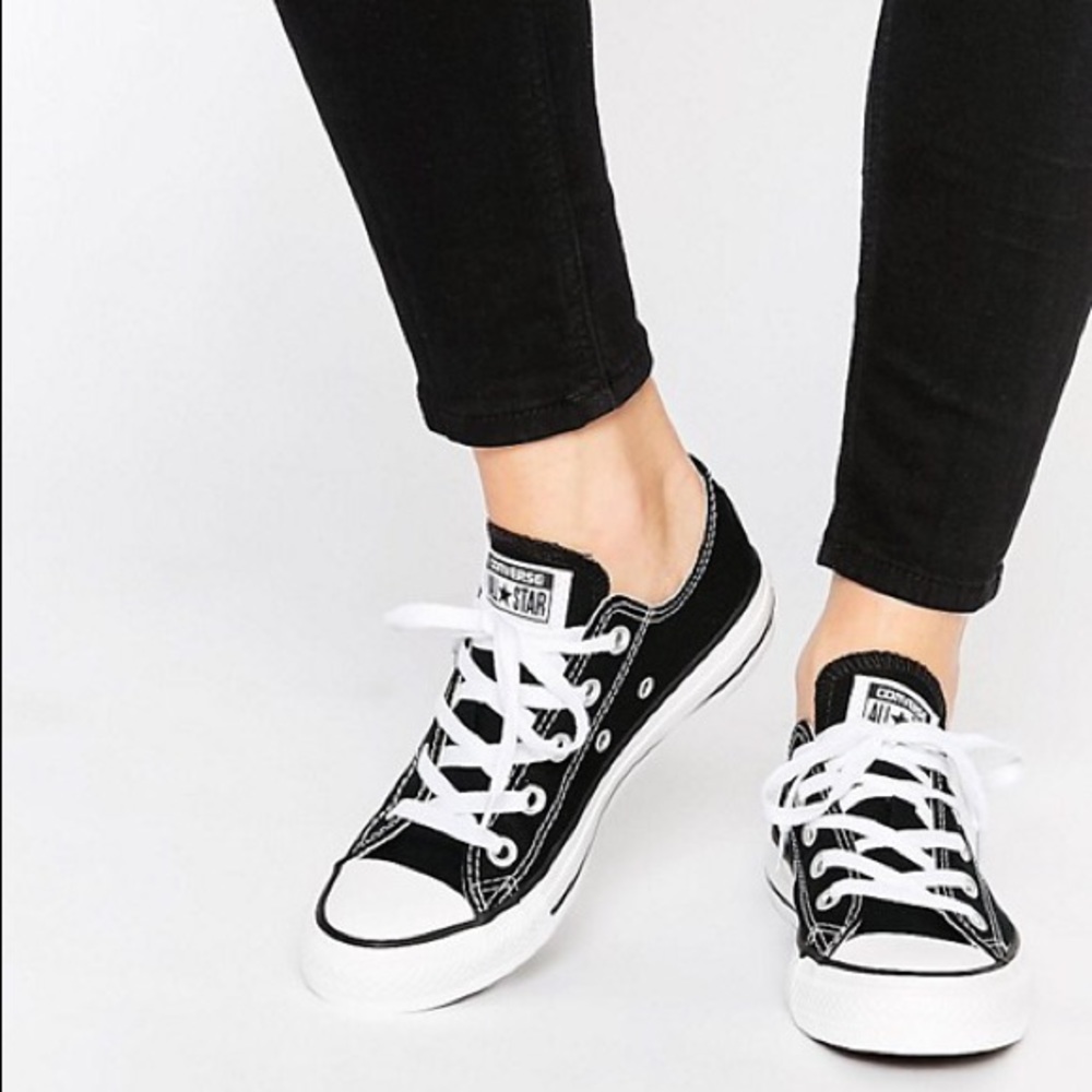 NEW Converse Size 9
